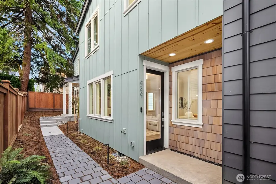 639 18th Avenue W, Kirkland, WA 98033 - #2
