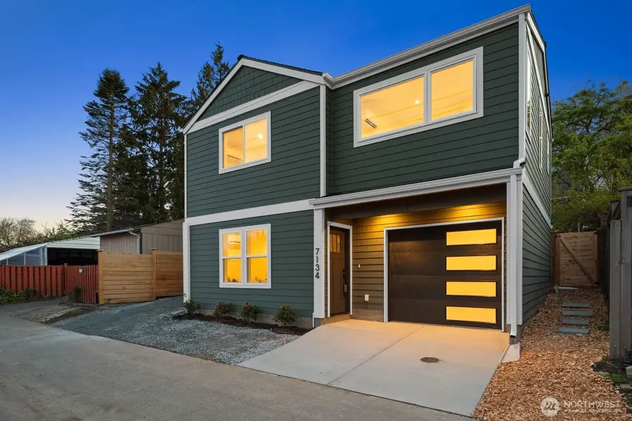 7134 34th Avenue Sw, Seattle, WA 98126 - #2