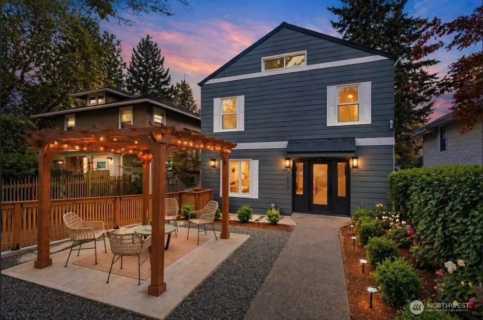 2609 10th Avenue W, Seattle, WA 98119 - #1