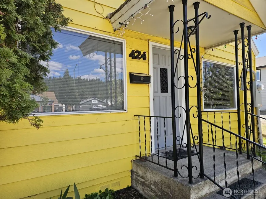 424 E 1st Street, Cle Elum, WA 98922 - #2