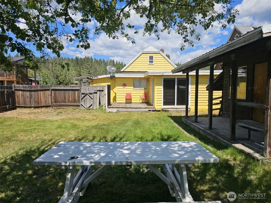 424 E 1st Street, Cle Elum, WA 98922 - #3