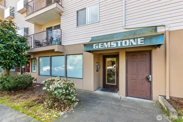 12056 15th Avenue Ne #404, Seattle, WA 98125