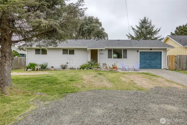 175 Jib Street Nw, Ocean Shores, WA 98569