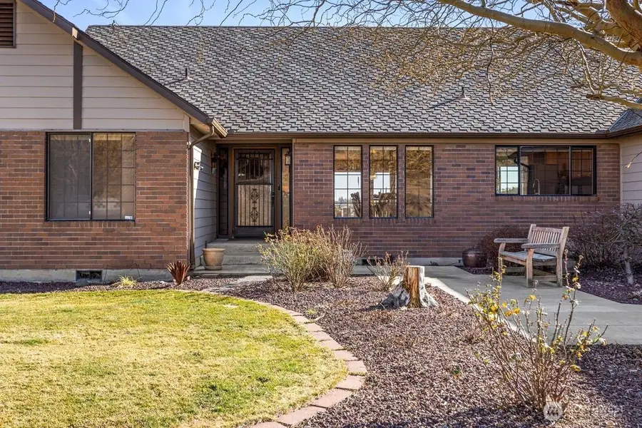 290 Trails End Lane, Yakima, WA 98903 - #2