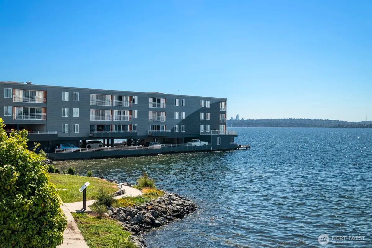 733 Lake Street S #301, Kirkland, WA 98033 - #1