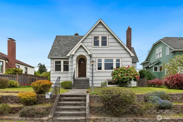 4052 44th Avenue Sw, Seattle, WA 98116