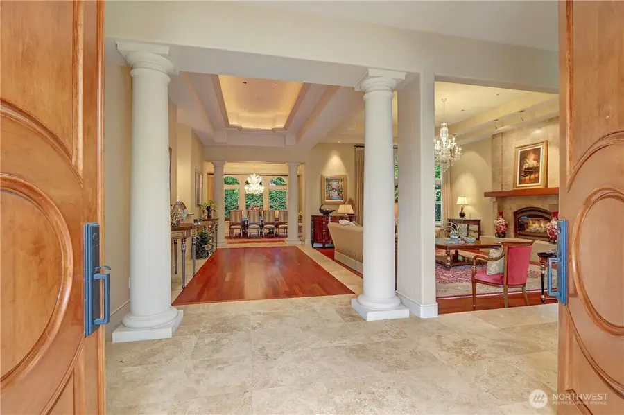 1055 91st Avenue Ne, Bellevue, WA 98004 - #3