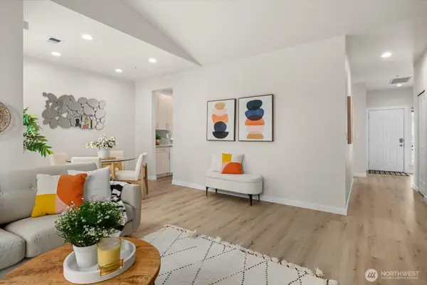 9728 178th Place Ne #204, Redmond, WA 98052