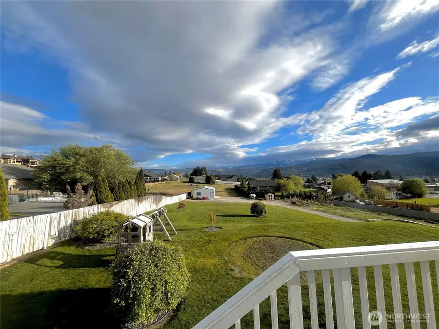 210 25th Street Ne, East Wenatchee, WA 98802 - #3