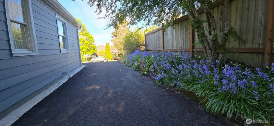 12053 70 Avenue S, Seattle, WA 98178 - #3