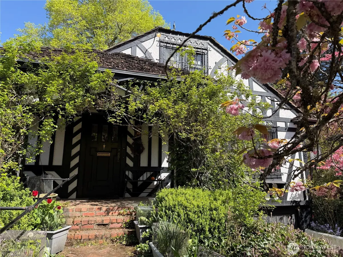 702 11th Avenue Se, Olympia, WA 98501 - #1