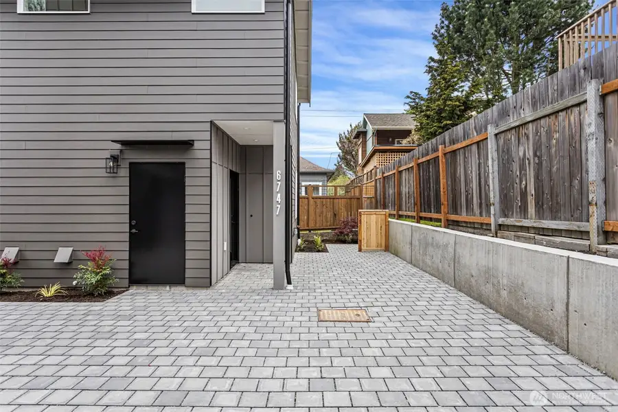 6747 Earl Avenue Nw, Seattle, WA 98117 - #2