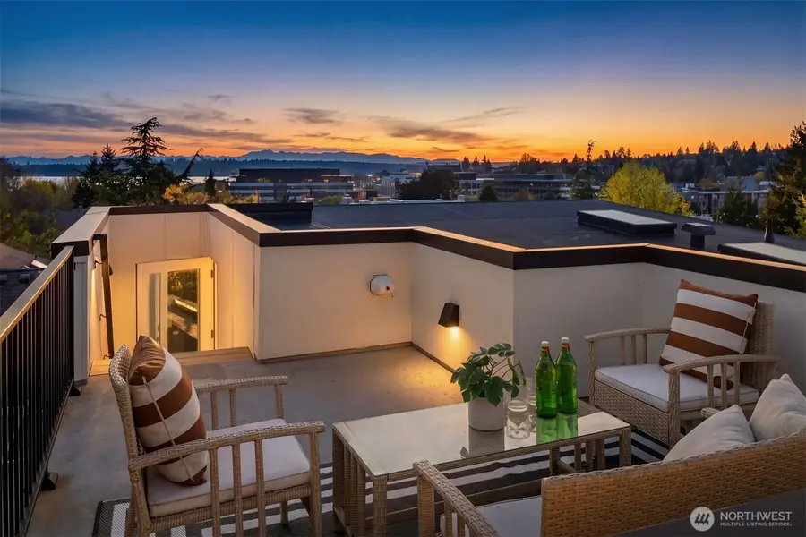 134 8th Ct, Kirkland, WA 98033 - #2