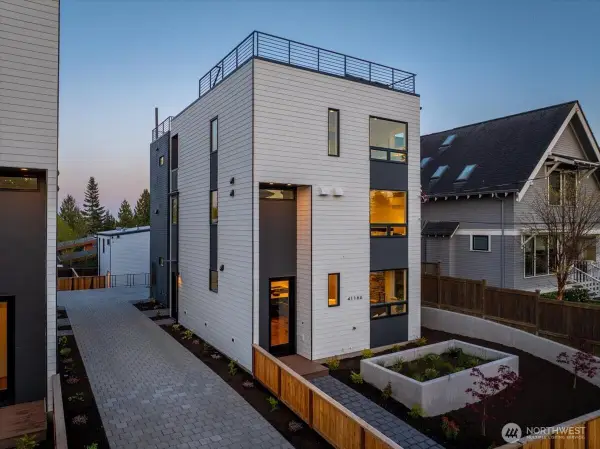 4116 Burke Avenue N, Seattle, WA 98103