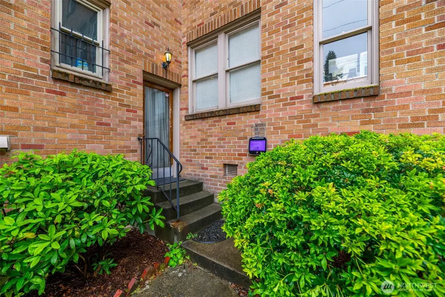1427 3rd Avenue W #8, Seattle, WA 98119 - #2