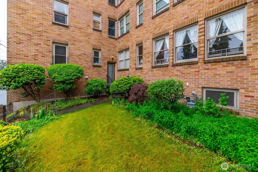 1427 3rd Avenue W #8, Seattle, WA 98119 - #3