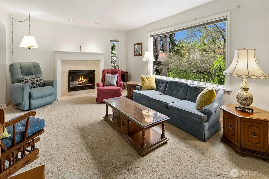 8218 Latona Avenue Ne, Seattle, WA 98115 - #3