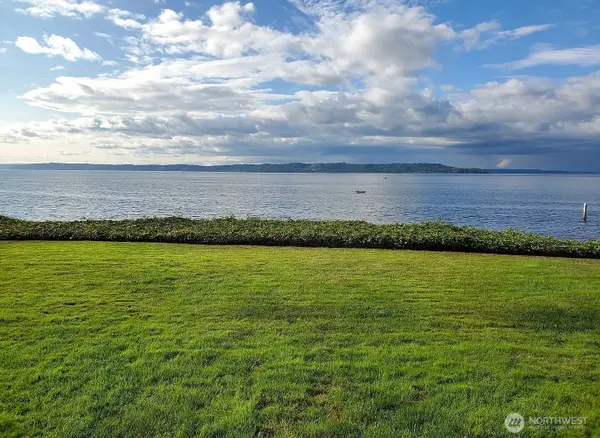 28303 Sound View Drive S #102, Des Moines, WA 98198