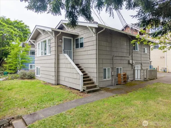 7945 9th Avenue Sw, Seattle, WA 98106