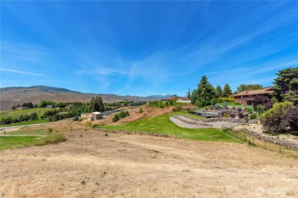 443 W Rolling Hills Lane, Wenatchee, WA 98801