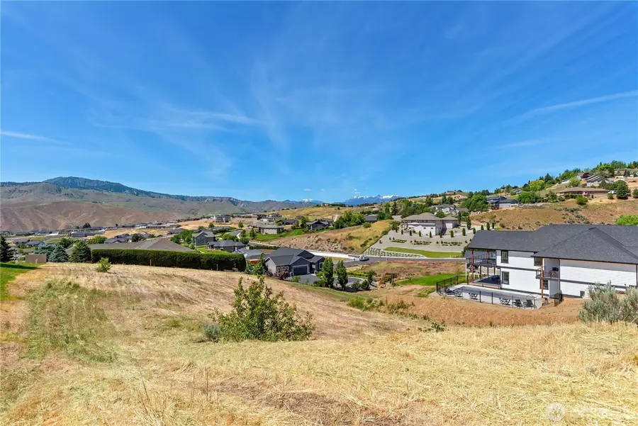 443 W Rolling Hills Lane, Wenatchee, WA 98801 - #2