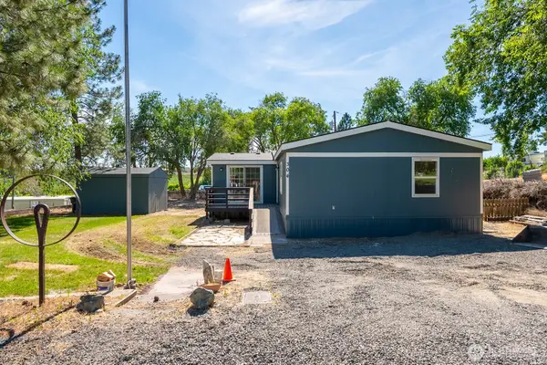 304 NW Hemlock Avenue, Royal City, WA 99357