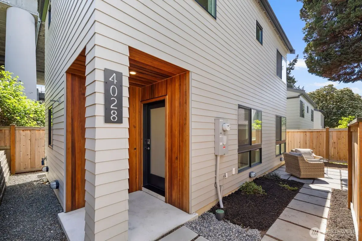 4028 5th Avenue Ne, Seattle, WA 98105 - #1