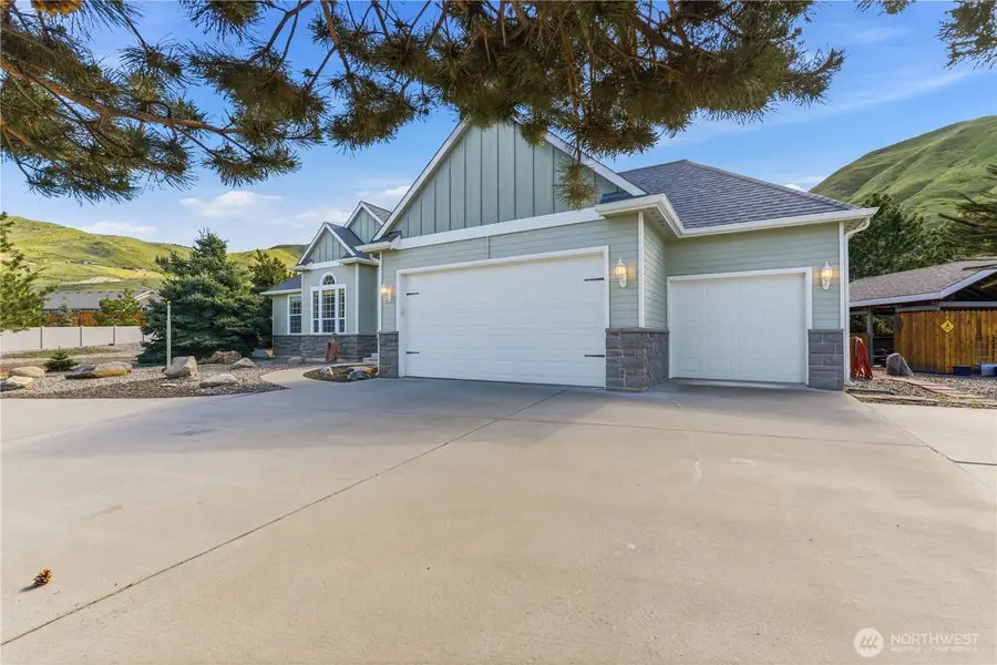 308 Kray Ike Court, Wenatchee, WA 98801 - #3