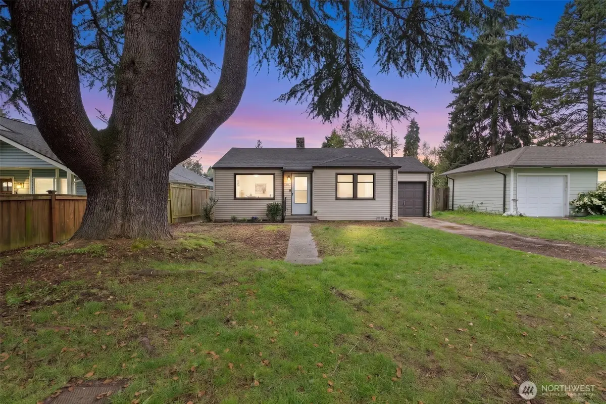 9747 Evanston Ave N, Seattle, WA 98103 - #1