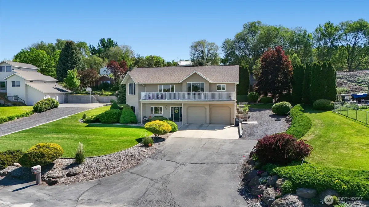 927 Easy Street Ne, Moses Lake, WA 98837 - #1