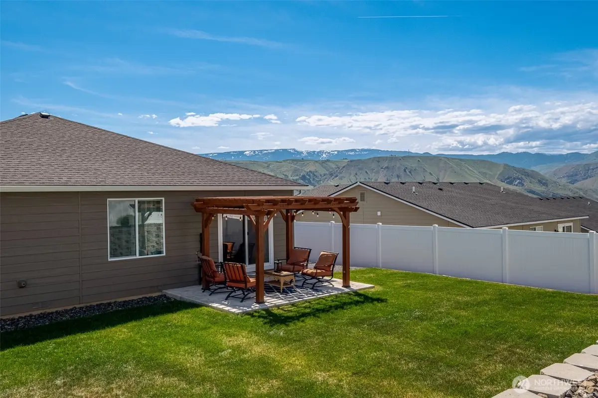 2355 3rd St Se, East Wenatchee, WA 98802 - #1