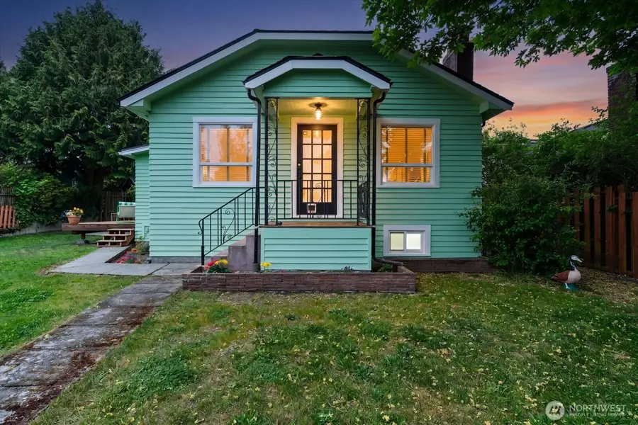 908 N 102nd, Seattle, WA 98133 - #2