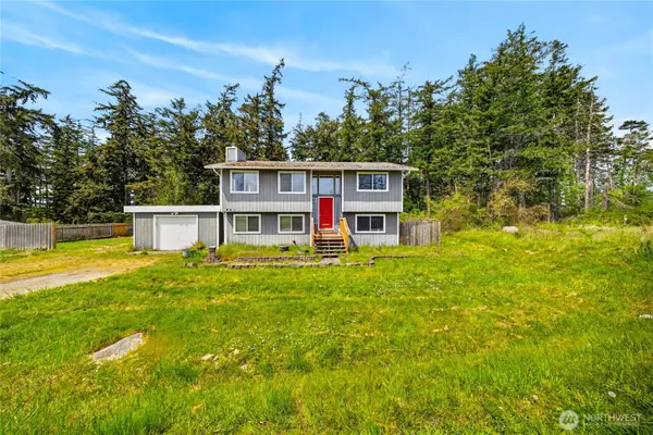 945 Walker Avenue, Oak Harbor, WA 98277