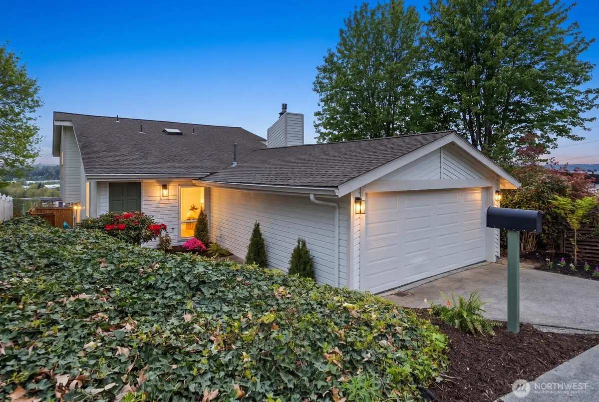 411 Cedar Ave S, Renton, WA 98057 - #1