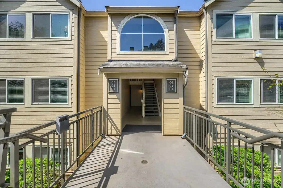 3811 130 Lane Se, Bellevue, WA 98006 - #1
