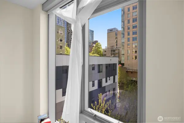 800 Columbia Street #808, Seattle, WA 98104