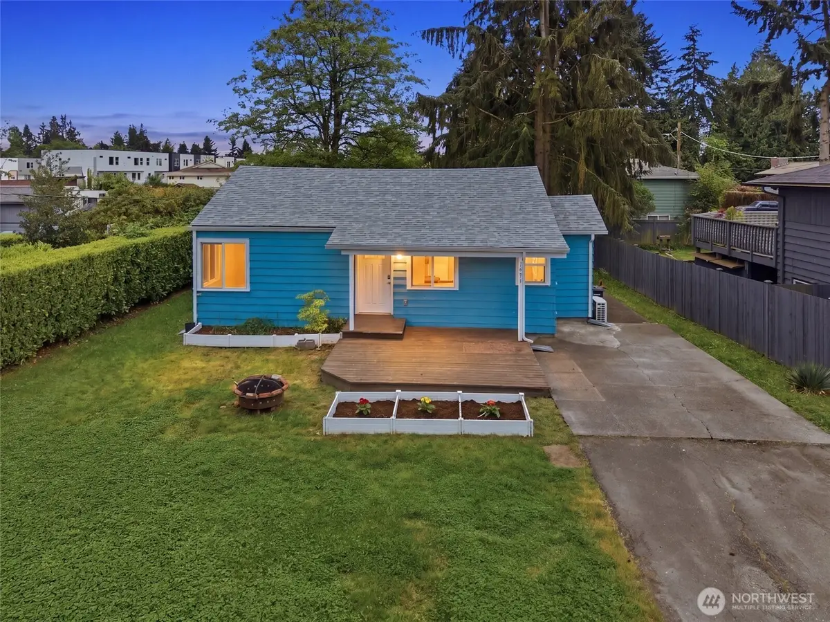 1651 SW 114th Street, Seattle, WA 98146 - #1