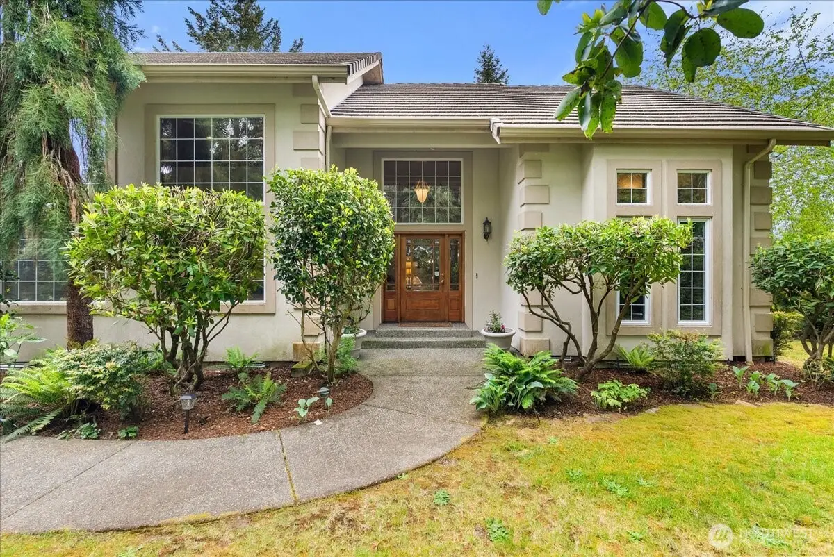 121 E Sterling Dr, Allyn, WA 98524 - #1