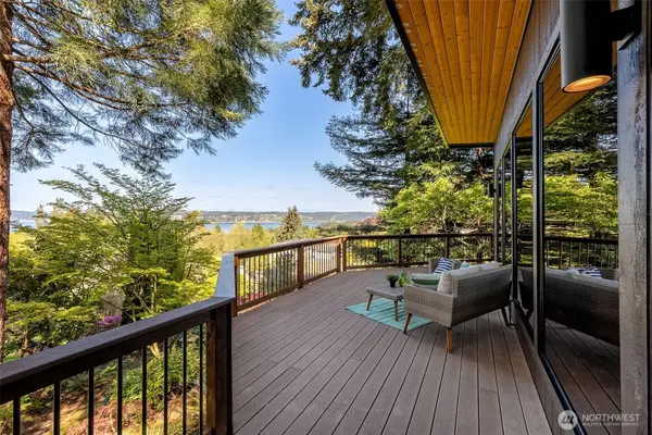 8005 21st Avenue W, University Place, WA 98466