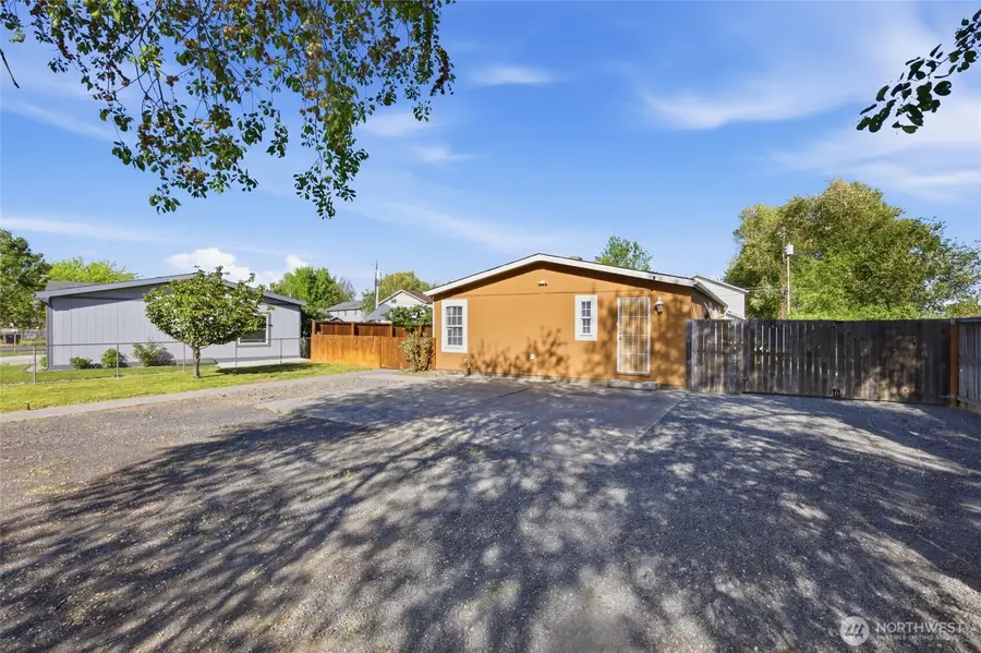 1827 W Bemis Street, Moses Lake, WA 98837 - #3