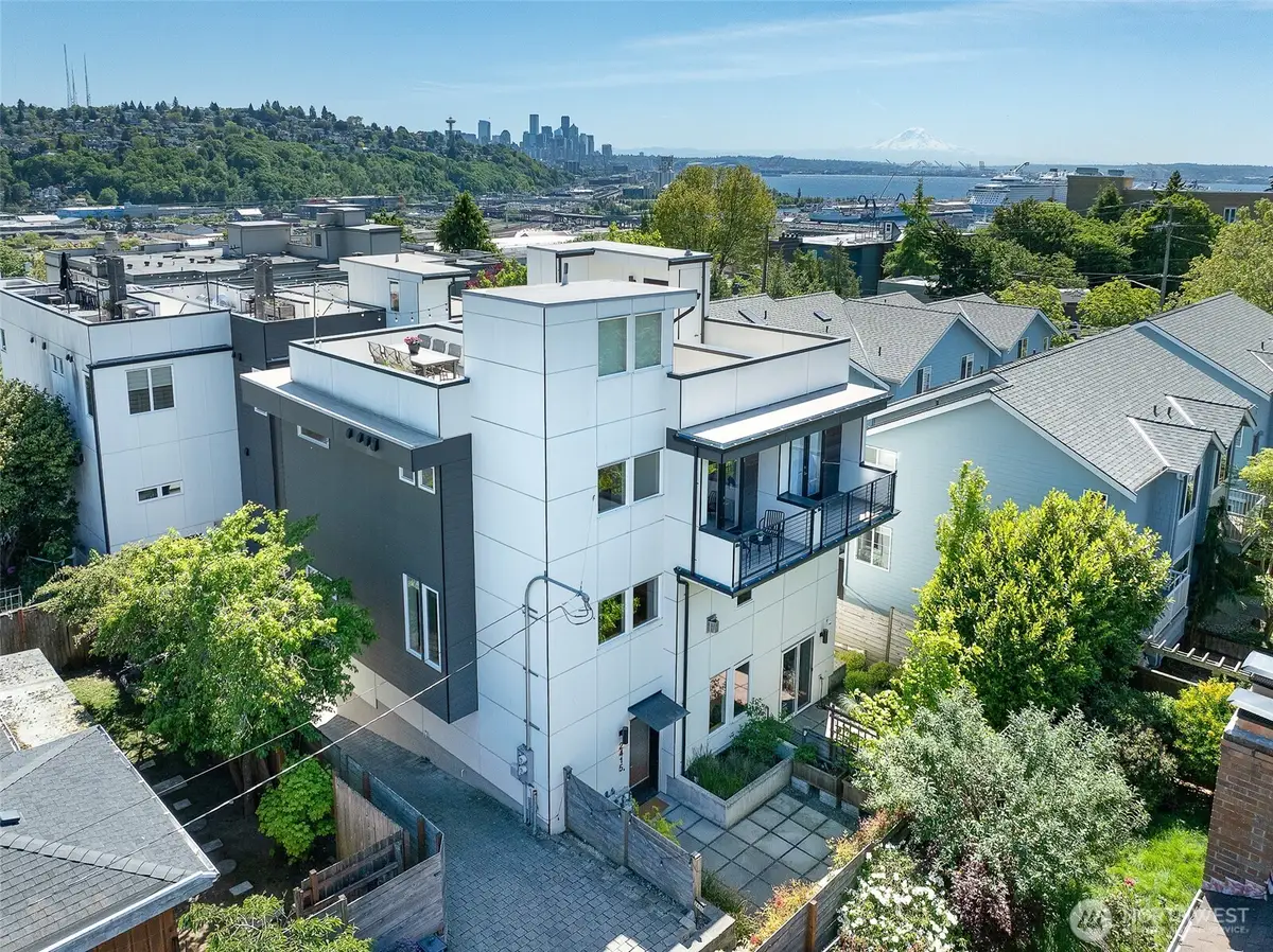 2415 W Lynn Street, Seattle, WA 98199 - #1