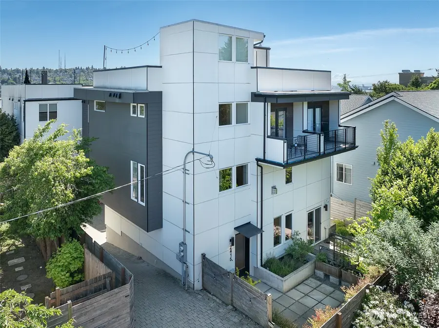 2415 W Lynn Street, Seattle, WA 98199 - #2