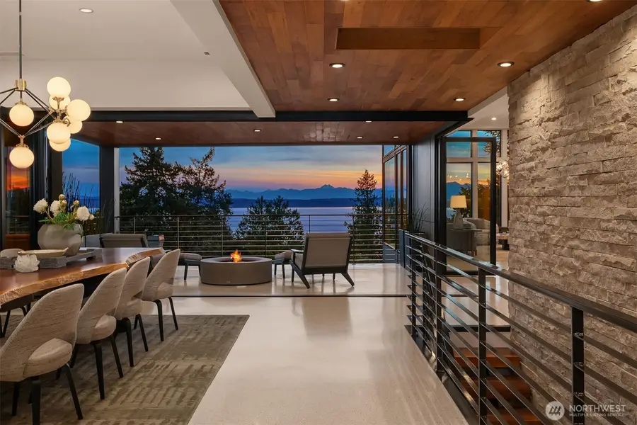 2825 Magnolia Boulevard W, Seattle, WA 98199 - #2