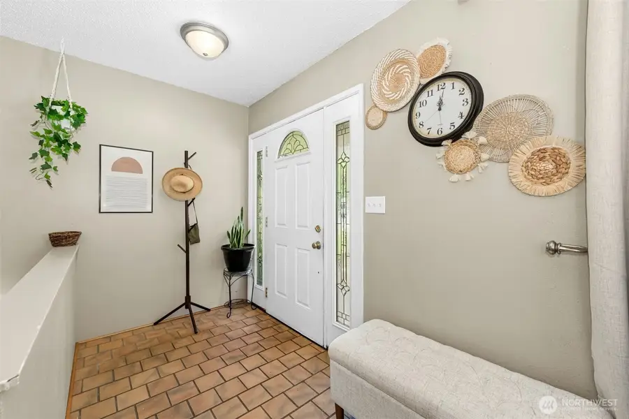 711 Eagle Cliff Rd Ne, Bainbridge Island, WA 98110 - #2
