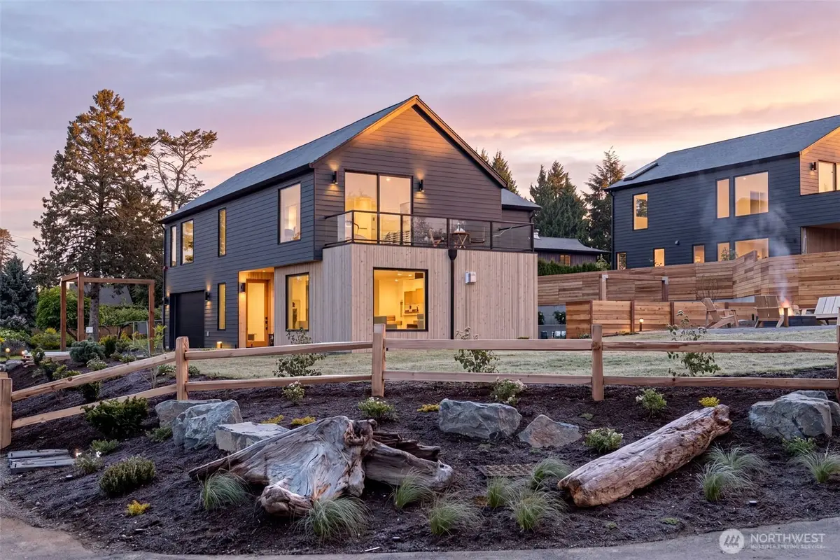 18638 2nd Avenue Sw, Normandy Park, WA 98166 - #1