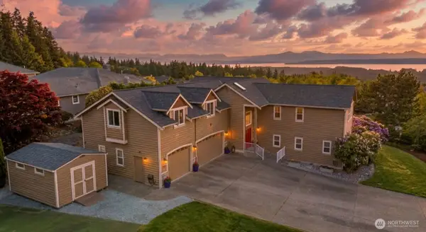 108 Glacier Peak Drive, Camano Island, WA 98282