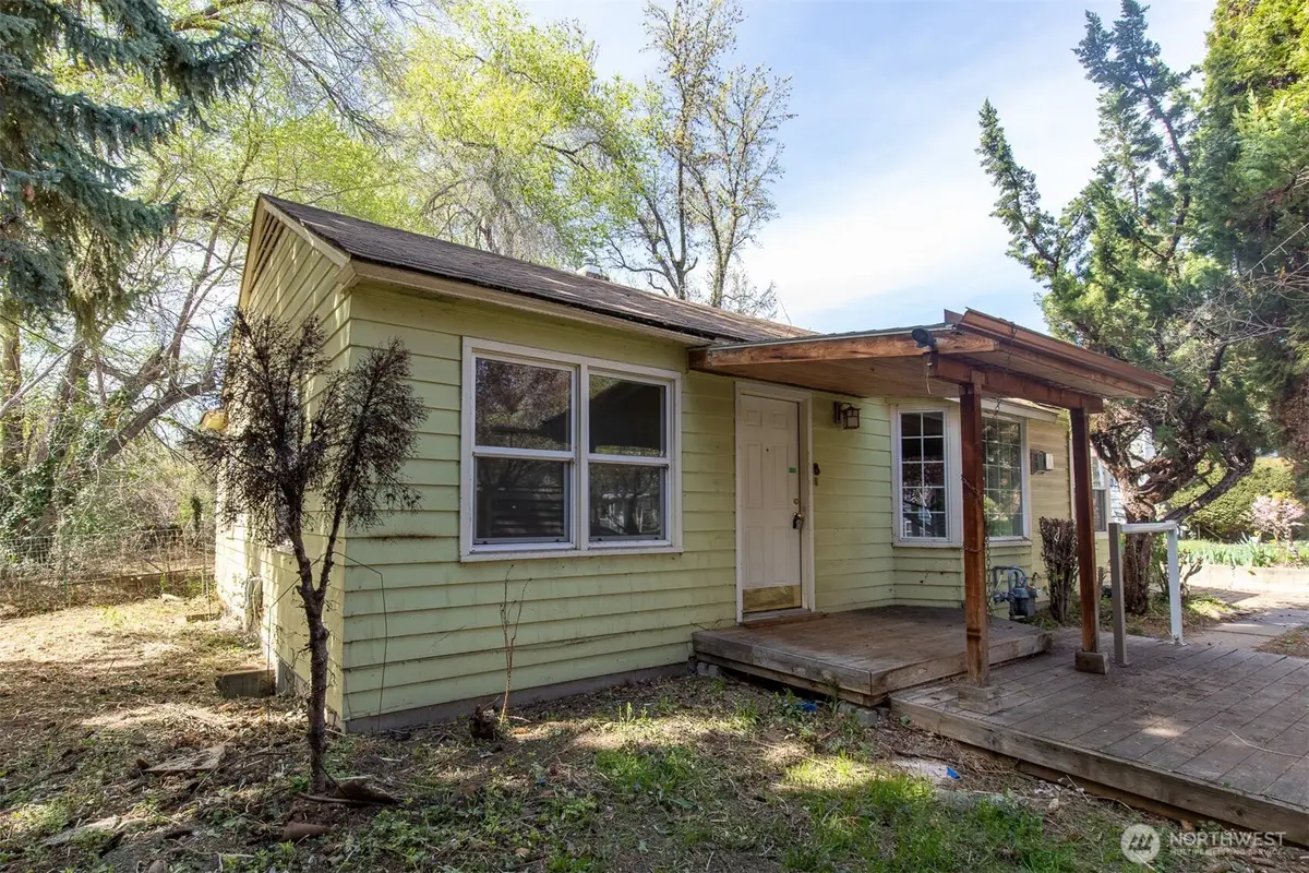 910 25th Avenue, Yakima, WA 98902 - #1