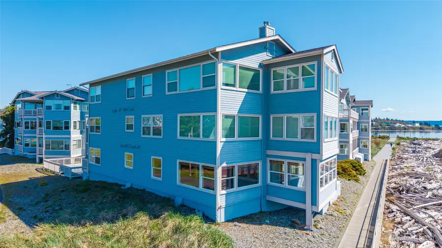 651 SE Bayshore Drive #E102, Oak Harbor, WA 98277 - #3