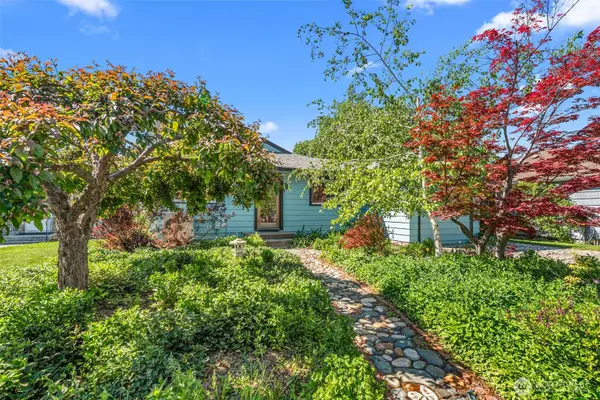 229 W Allen Avenue, Chelan, WA 98816