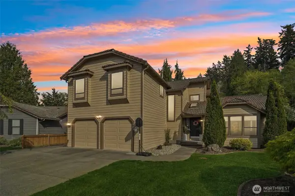 25114 Lake Wilderness Country Club Drive Se, Maple Valley, WA 98038